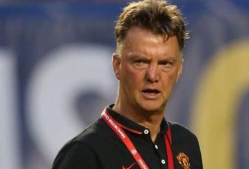 HLV Van Gaal điên tiết vì sự chậm chạp của Man Utd